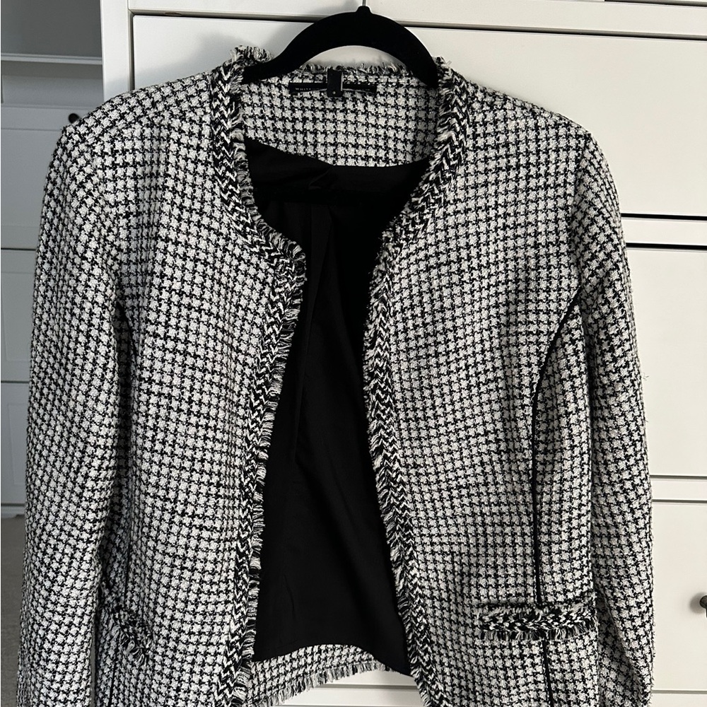 White House Black Market jacket in good condition.